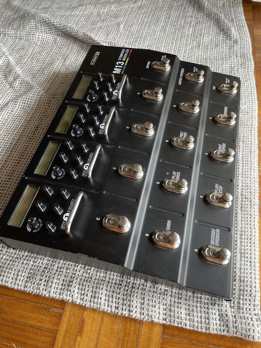 Pedaleira Multiefeitos Line 6 M13 + Pedal de Expressão