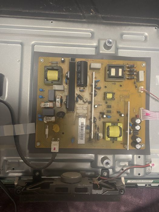 Телевізор Bravis з розбитим екраном