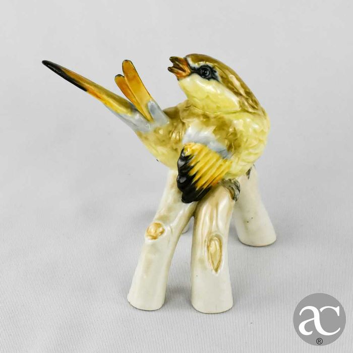 Figura de pássaro em porcelana espanhola