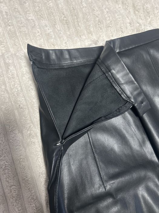 Шкіряна спідниця