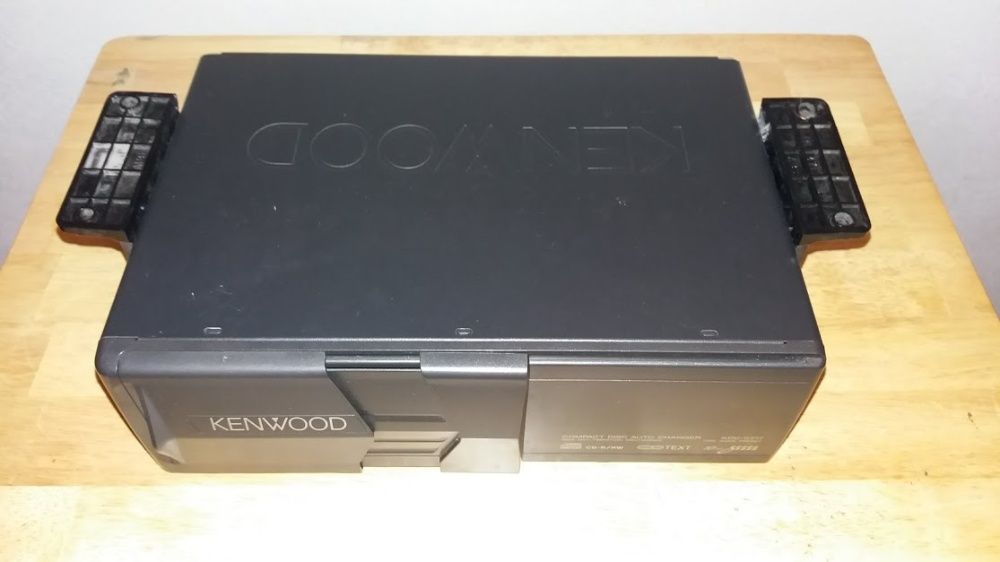 Caixa de CD’s Kenwood KDC-C717