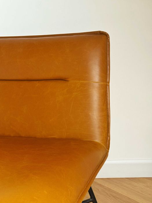 Fotel brązowy skórzany w stylu Mid-Century