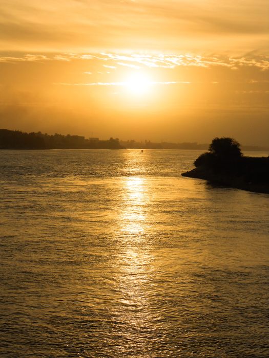 Nikon Coolpix 3200 , в гарненькому кольорі!