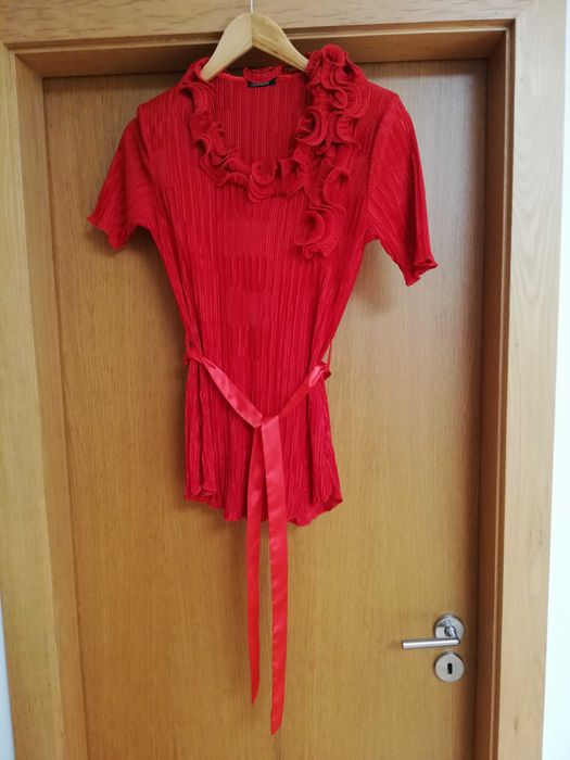 Top vermelho de cerimónia