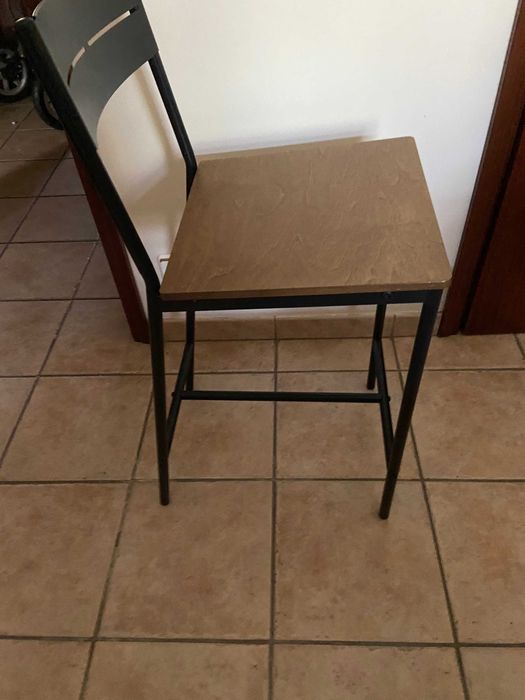 Banco alto, preto/velatura castanha