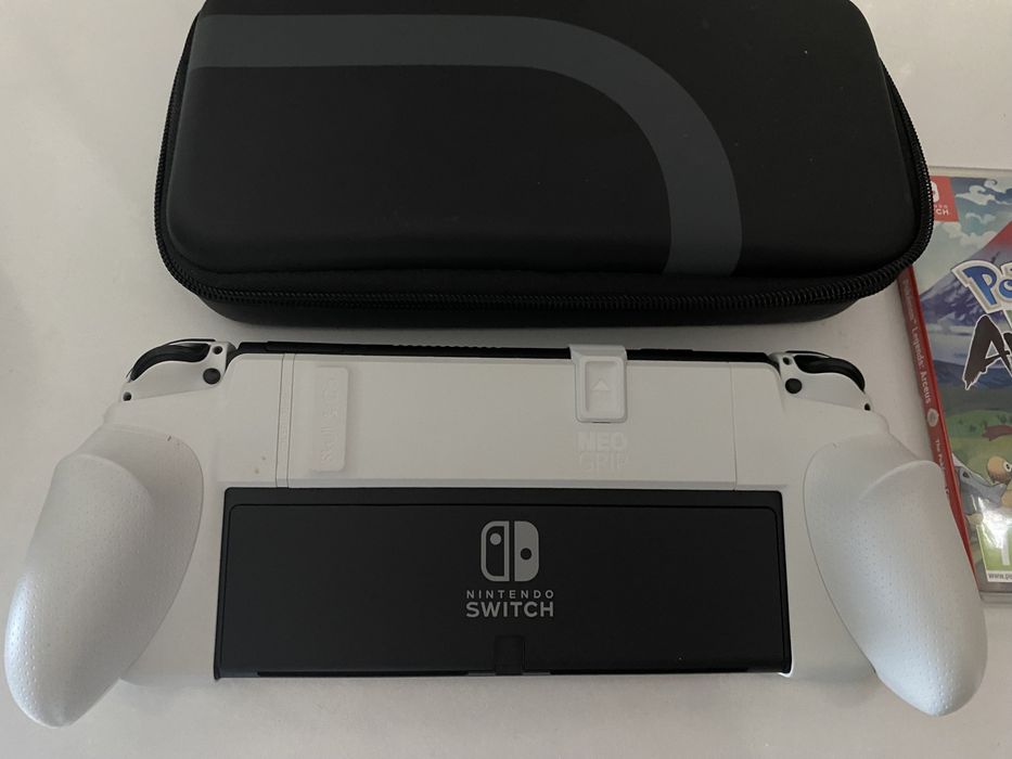 Nintendo Switch OLED Branca (Impecável) + Bolsa + 2 Jogos Físicos