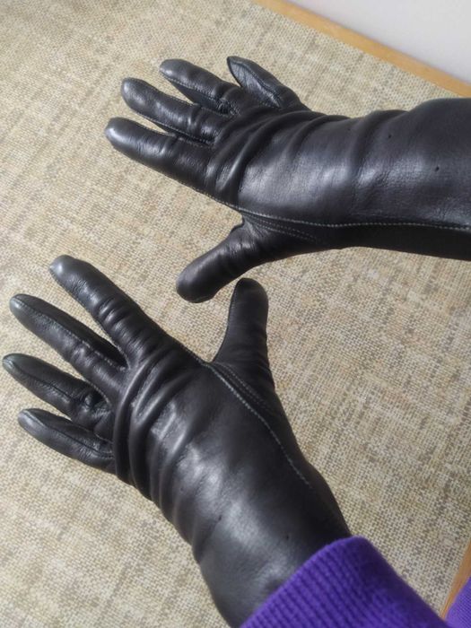 Damskie skórzane rękawiczki (samochodowe) . Rozmiar: 23 czarne