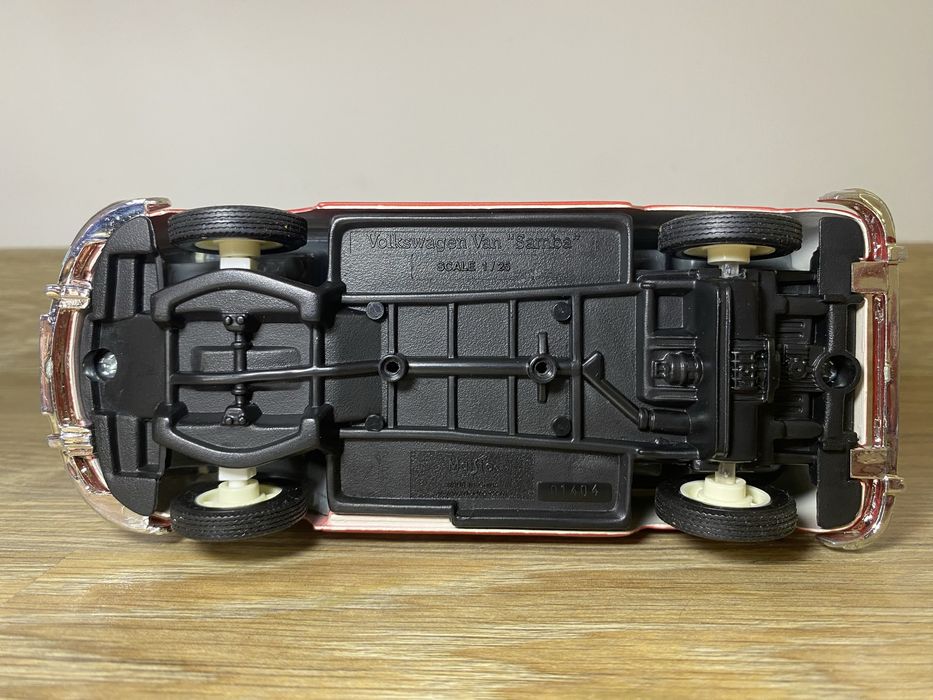 Model Maisto Volkswagen Van „Samba”