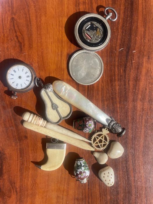 Conjunto de peças e relogios