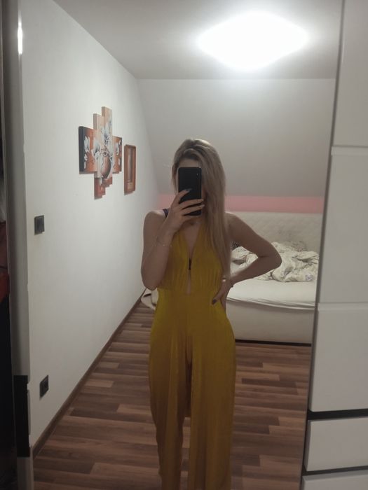 Kombinezon dekolt głęboki błyszczący mieniący sylwester XS s imprezowy