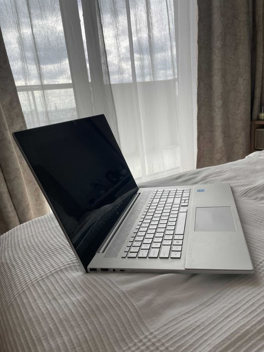 Laptop HP Envy 17 – Intel Core i7, 32 GB RAM, 256 GB SSD, NVIDIA MX450