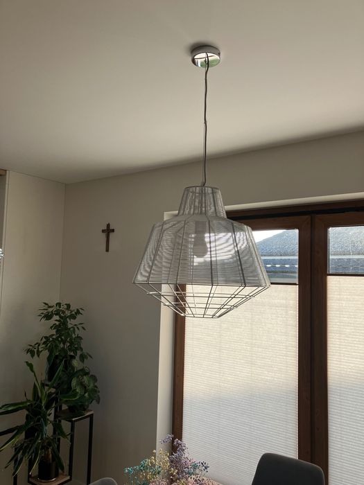 Lampa wisząca nad stół
