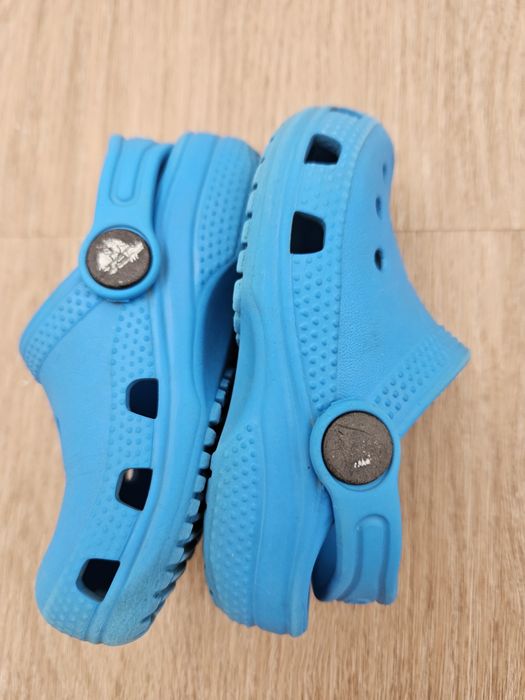 Crocs criança tamanho C6