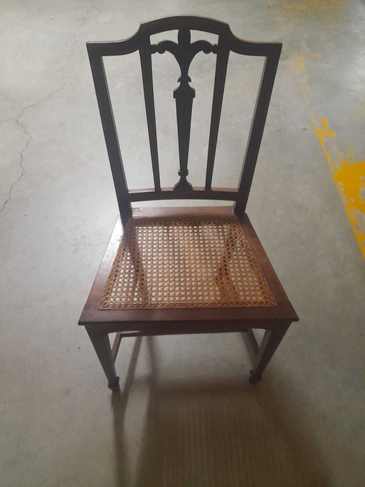 Cadeiras de madeira antigas, 6