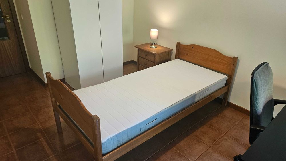 Quarto a estudante no Pólo Universitário (apartamento apenas com 2 quartos)