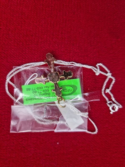 Wisiorek Krzyż z łańcuszkiem