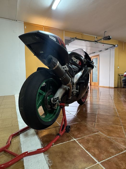 Aprillia RSV1000