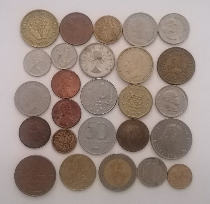 Lote de moedas estrangeiras