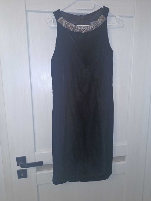 Czarna aksamitna sukienka – rozmiar 36 Wallis