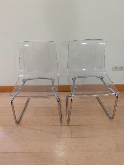 Conjunto de 2 Cadeiras em Acrilico Transparente com Armação Cromada