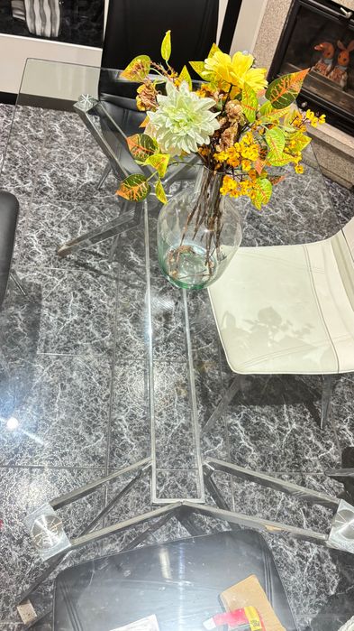 Mesa de vidro com 6 cadeiras 150€ levantar em Vila do Conde
