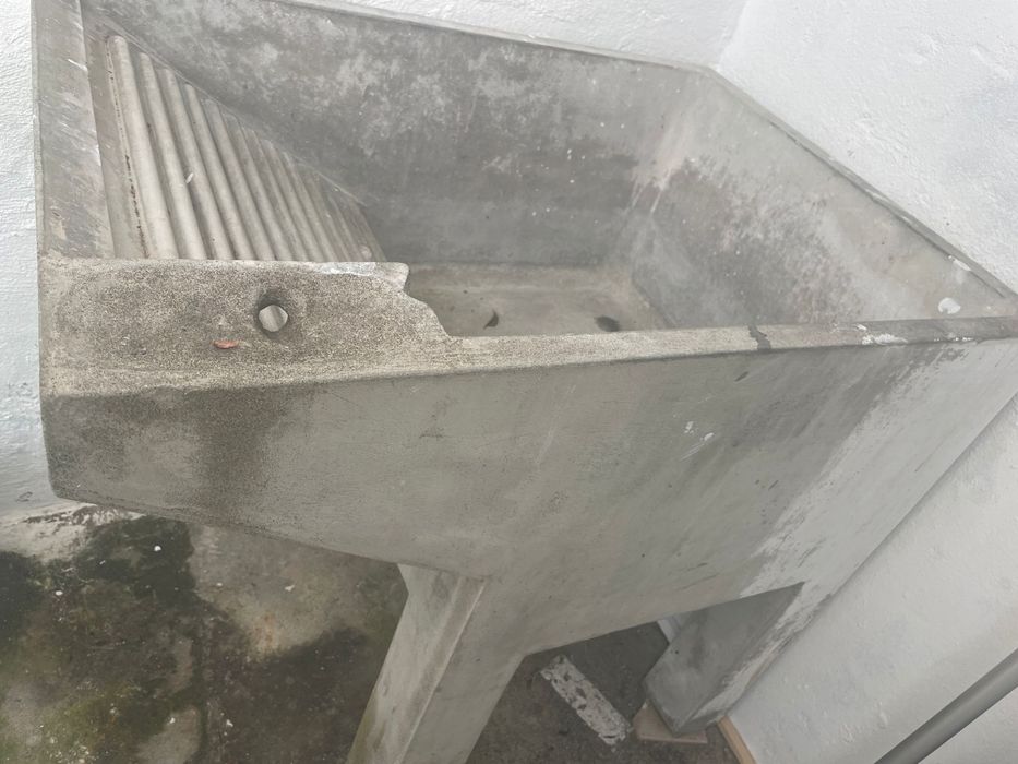 Tanque de Lavar Roupa Tradicional em Cimento