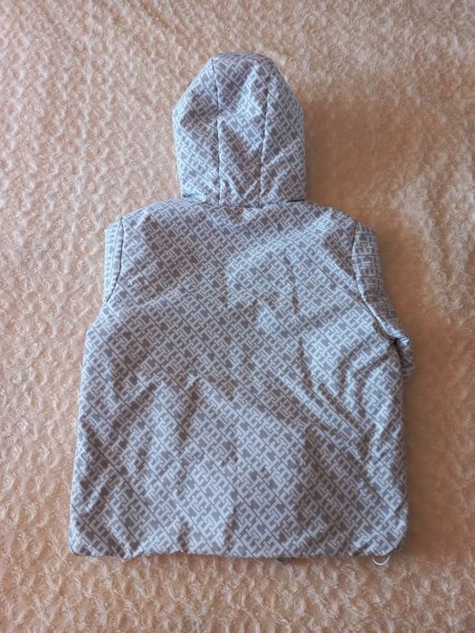 Куртка для дівчинки.