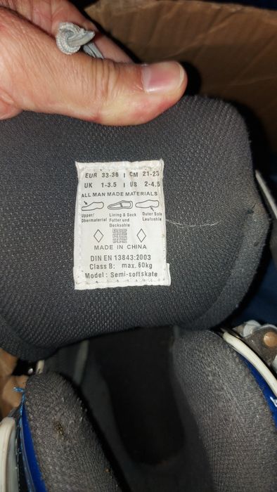 Vendo 2 pares de patins em linha bom estado