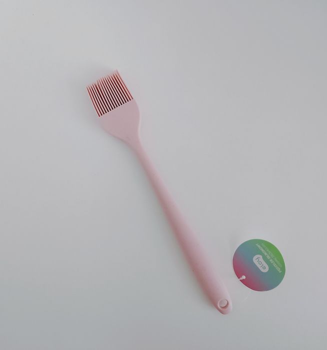 silikonowy pędzelek kuchenny w kolorze różowym.

Wykonany z silikonu,