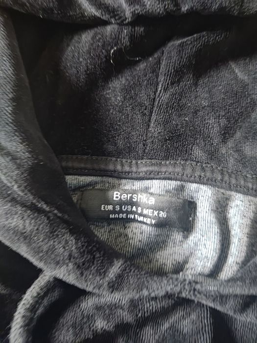 Bershka bluza aksamitna z kapturem sweter welurowy Crop