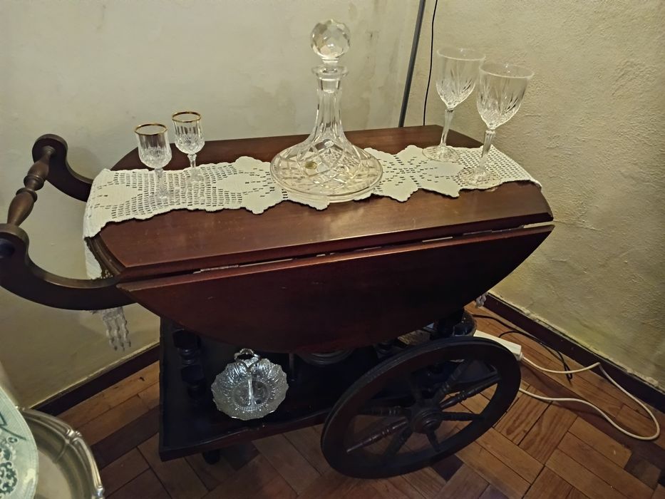 Carrinho bar em madeira