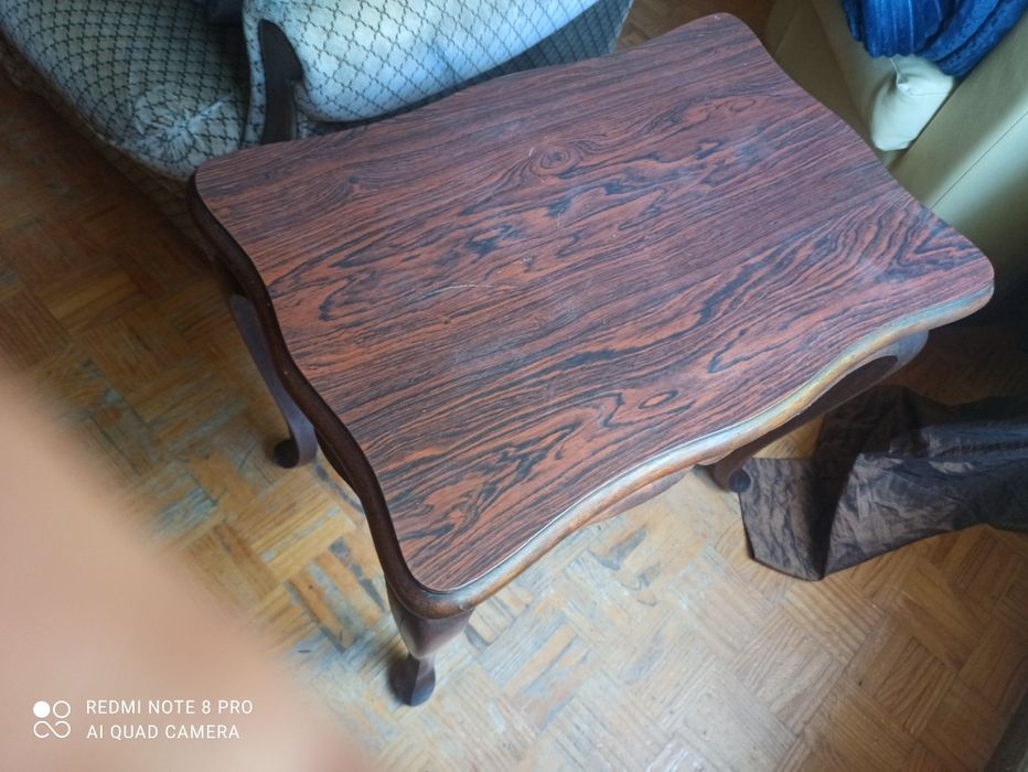 Mesa de madeira pequena