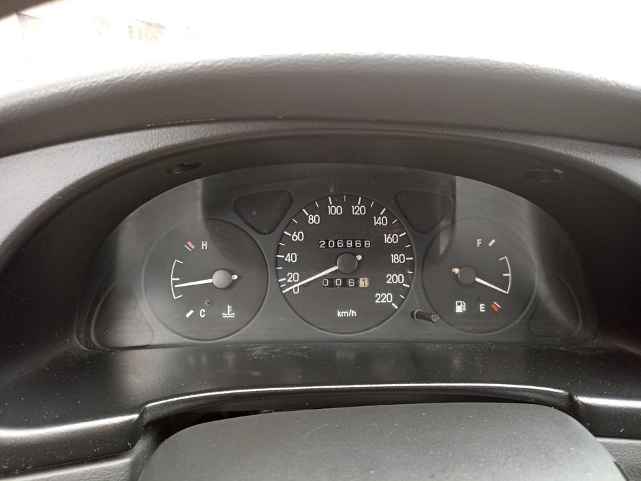 Автомобіль Daewoo Lanos