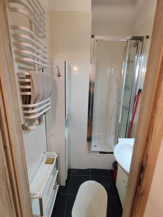 Polesie - centrum nowoczesny, umeblowany pokój, mężczyźni, Ukraińcy