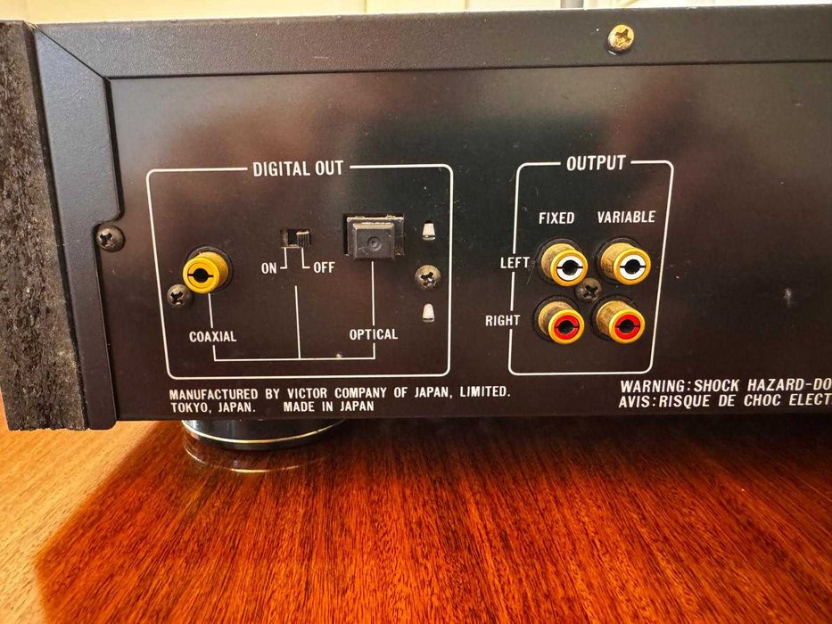 Leitor de CDs JVC XL-Z555