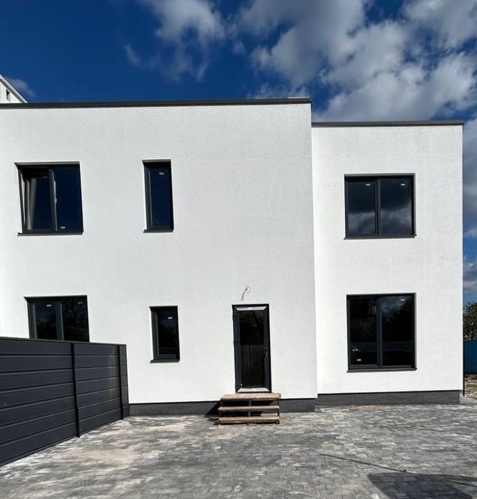 Квартира /таунхаус/ будинок  поруч центру міста , ЄОселя