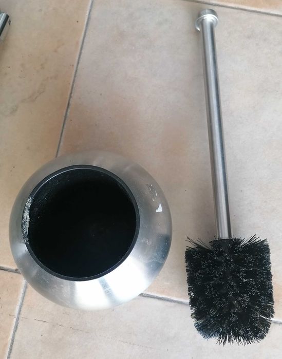 Suportes de WC, papel e piaçaba, 2 peças inox, por 5€