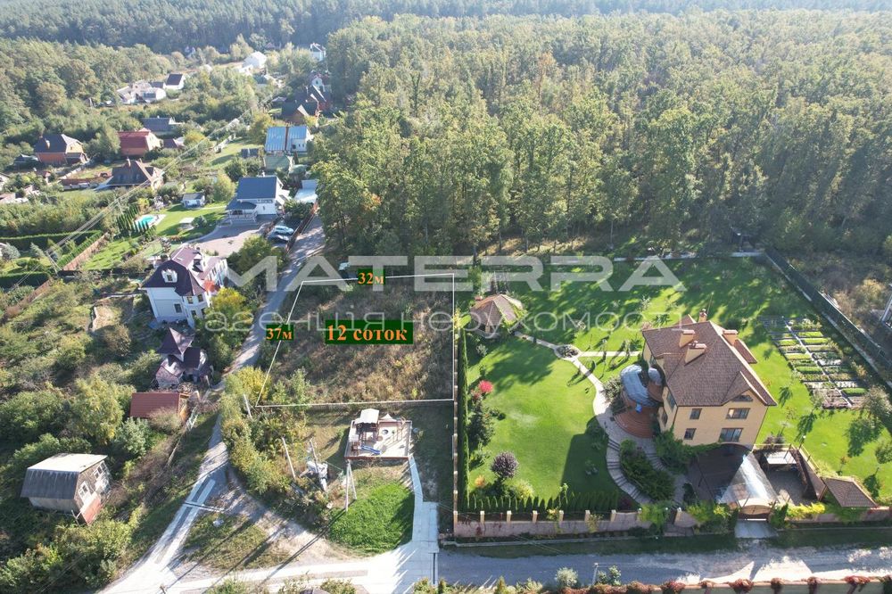 Стоянка продаж ділянки 12 соток в оточенні лісу