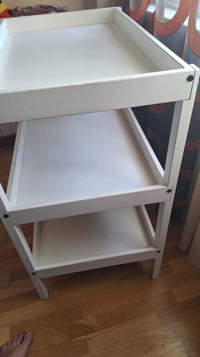 Cama de bebé e trocador