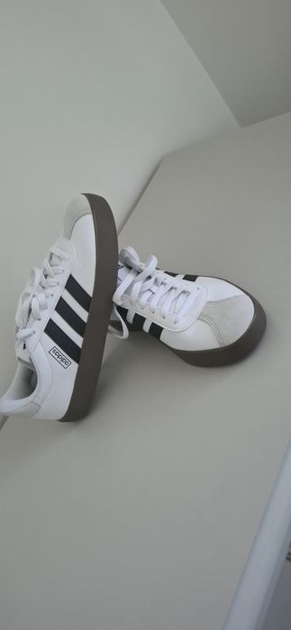 Кросівки білі Adidas
