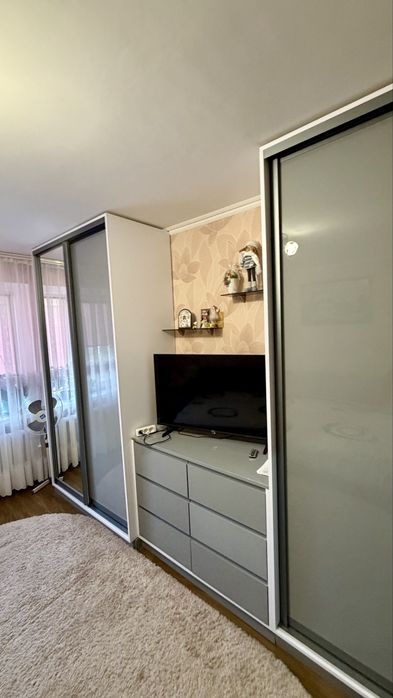 Продам класну 2к квартиру в топ локації