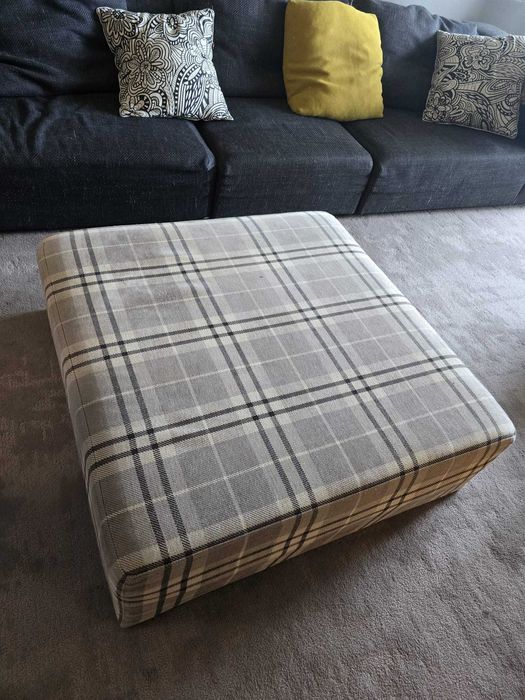 Pouf de apoio ao sofá