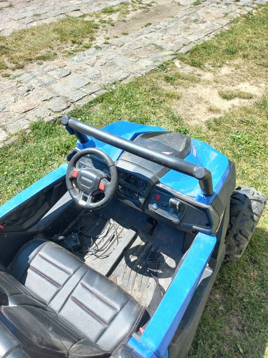 Samochodzik elektryczny