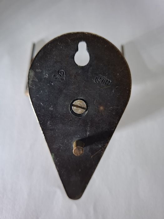 Вішак настінний у вигляді бика, метал