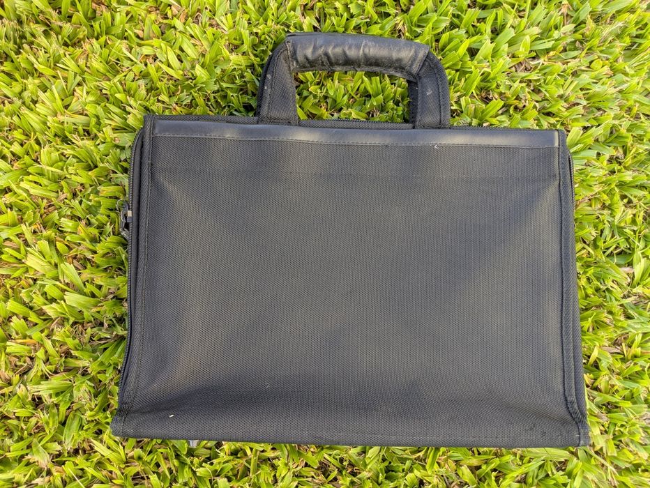 Vendo mala preta em tecido