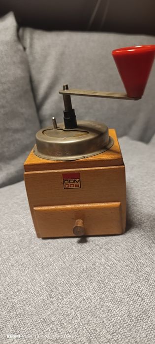 Ręczny młynek do kawy vintage