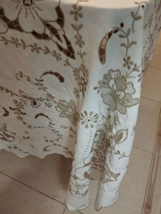 Conjunto toalha + guardanapos de mesa de jantar, feita à mão na Madeir