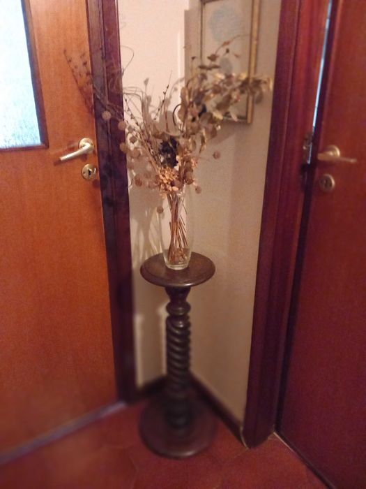 Coluna em madeira torneada