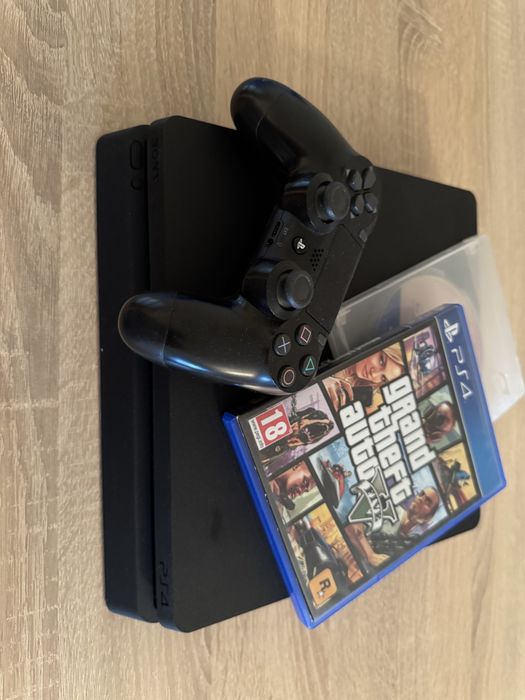PlayStation 4 slim 1TB  plus oryginalny pad i dwie gry