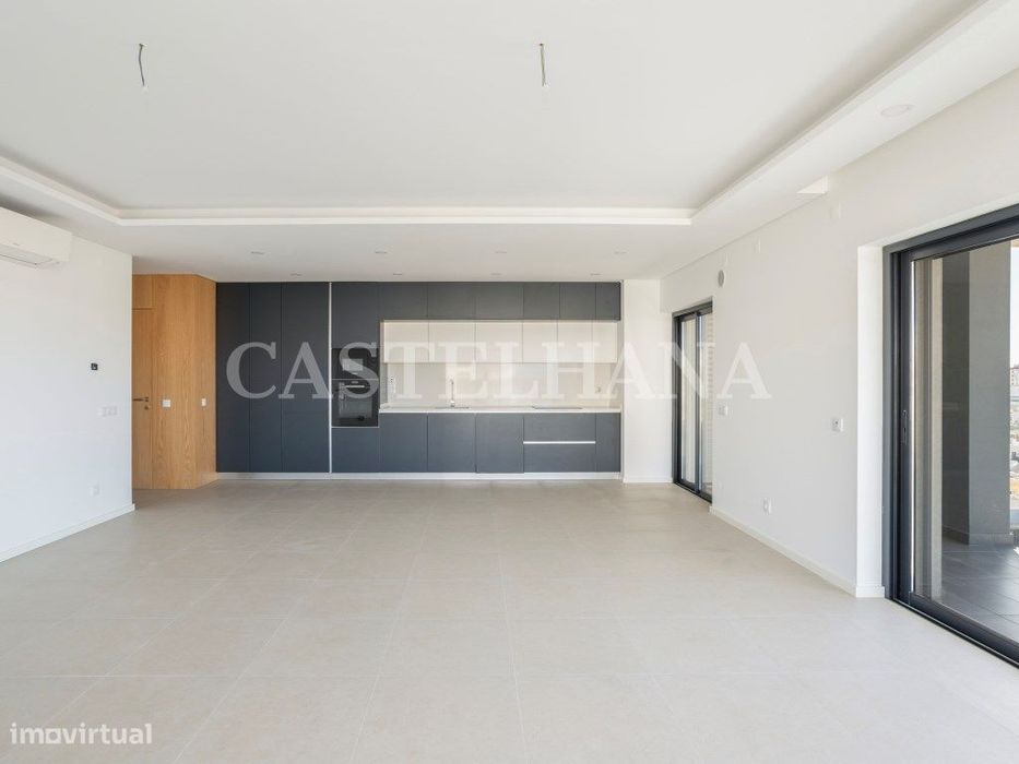 Apartamento T2 duplex, com varanda, em Faro